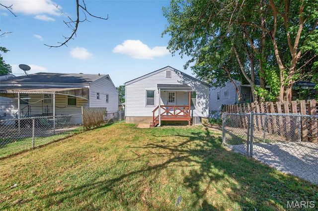 1424 Holden Avenue, St Louis, MO 63125