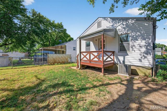 1424 Holden Avenue, St Louis, MO 63125