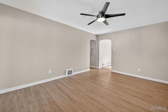1424 Holden Avenue, St Louis, MO 63125
