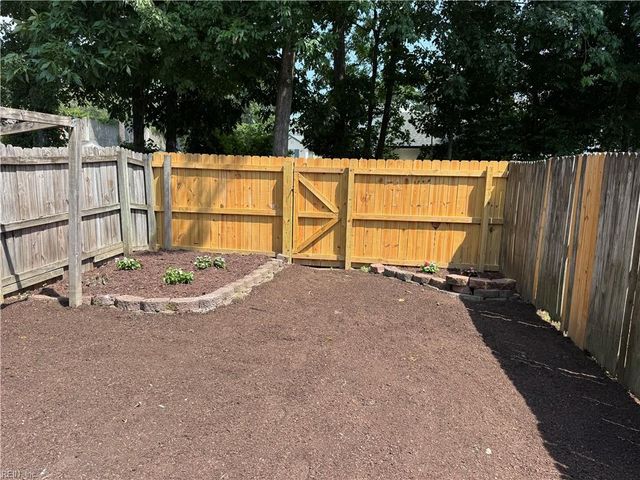 7 Madrone PL, Hampton, VA 23666