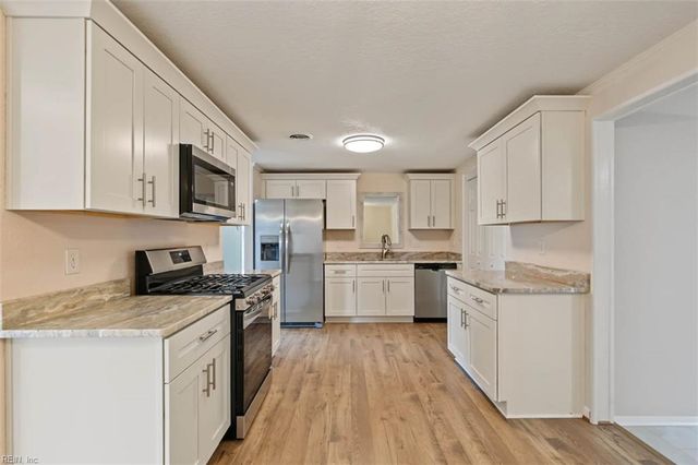 1919 Demetro DR, Hampton, VA 23663