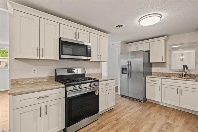 1919 Demetro DR, Hampton, VA 23663