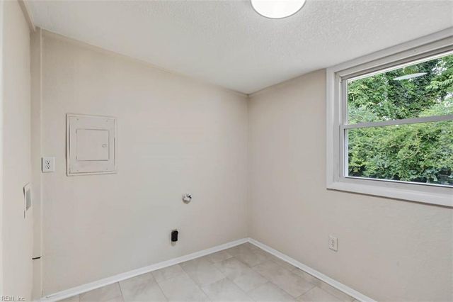 1919 Demetro DR, Hampton, VA 23663