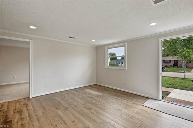 1919 Demetro DR, Hampton, VA 23663