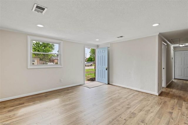 1919 Demetro DR, Hampton, VA 23663