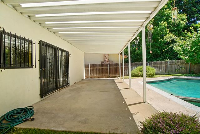 9916 El Chorlito Dr, Rancho Cordova, CA 95670