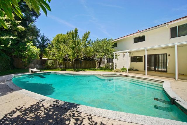 9916 El Chorlito Dr, Rancho Cordova, CA 95670