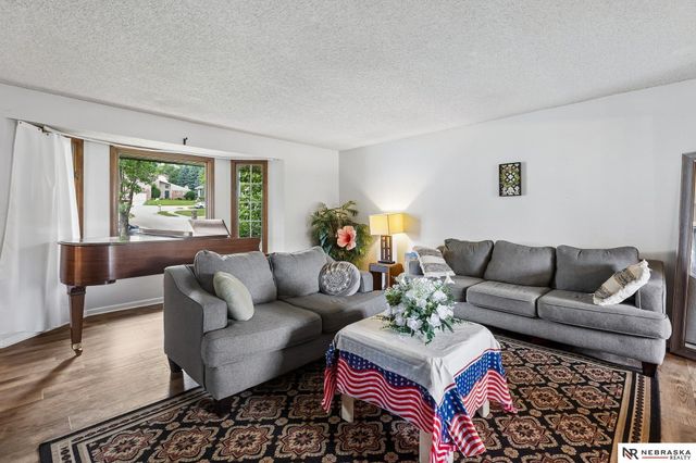 2205 S 152nd Street, Omaha, NE 68144