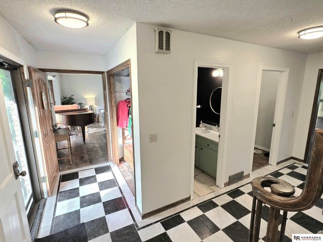 2205 S 152nd Street, Omaha, NE 68144