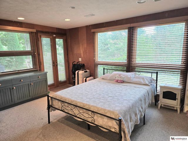 2205 S 152nd Street, Omaha, NE 68144