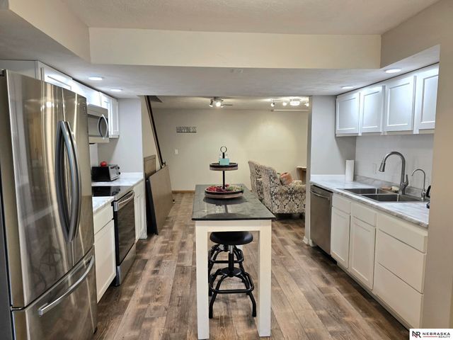 2205 S 152nd Street, Omaha, NE 68144