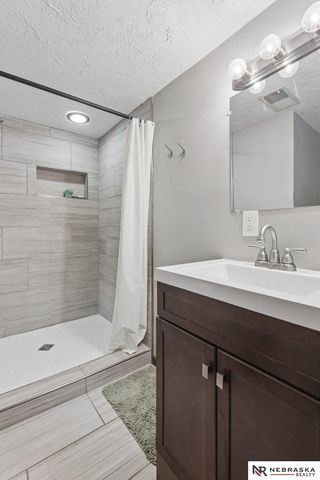 2205 S 152nd Street, Omaha, NE 68144