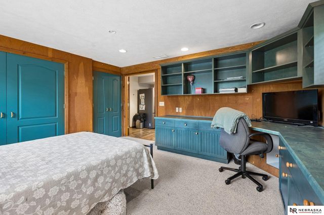 2205 S 152nd Street, Omaha, NE 68144