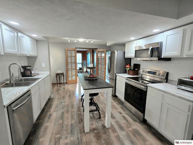 2205 S 152nd Street, Omaha, NE 68144