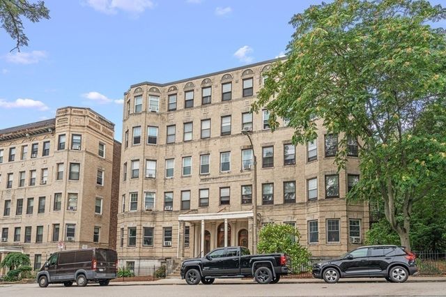 164 Strathmore Rd 28, Boston, MA 02135