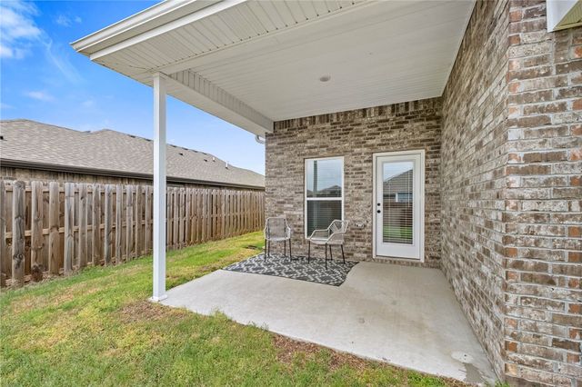 6005 NW Grant Street, Bentonville, AR 72713