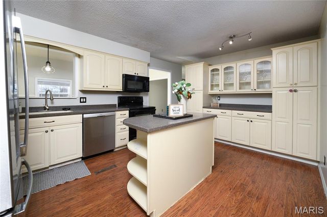 16600 Harmony Lane, St Robert, MO 65584