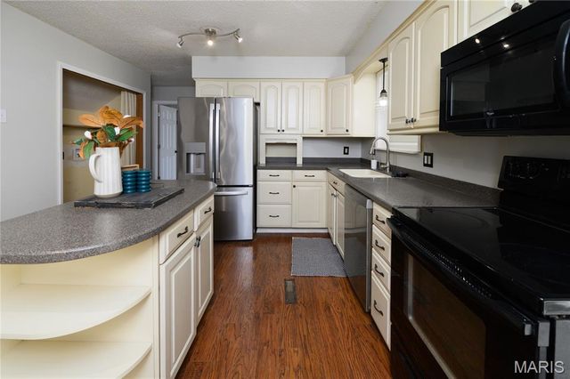 16600 Harmony Lane, St Robert, MO 65584