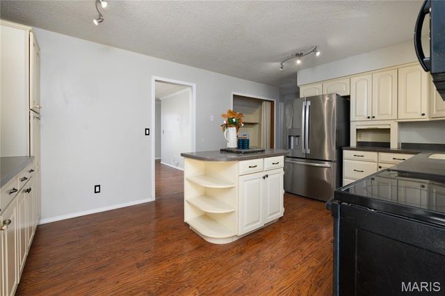 16600 Harmony Lane, St Robert, MO 65584