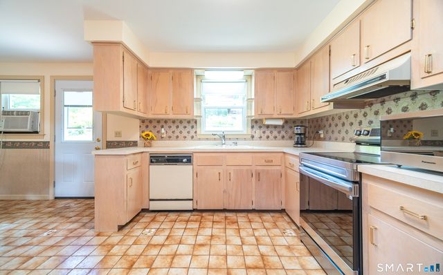 130 Lydale Place, Meriden, CT 06450
