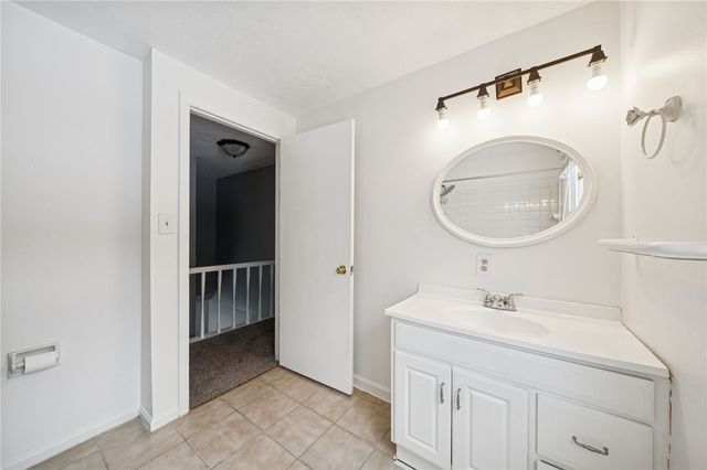 564 Shumaker Dr, Monroeville, PA 15146