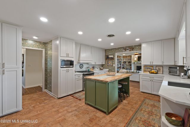 2010 Adeline Street, Hattiesburg, MS 39401