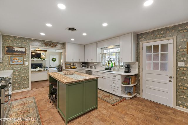 2010 Adeline Street, Hattiesburg, MS 39401