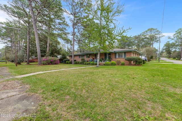 2010 Adeline Street, Hattiesburg, MS 39401