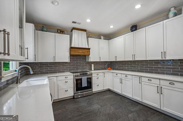 9395 Edgewater Drive, Gainesville, GA 30506