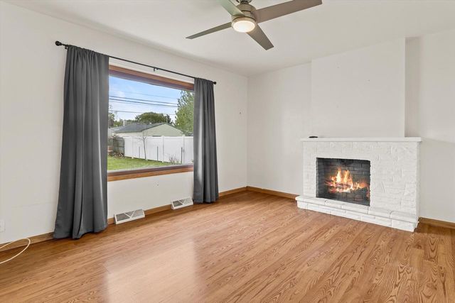 2286 Wood DRIVE, Beloit, WI 53511