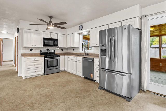 2286 Wood DRIVE, Beloit, WI 53511