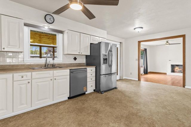 2286 Wood DRIVE, Beloit, WI 53511