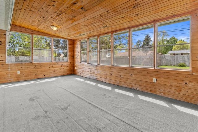 2286 Wood DRIVE, Beloit, WI 53511