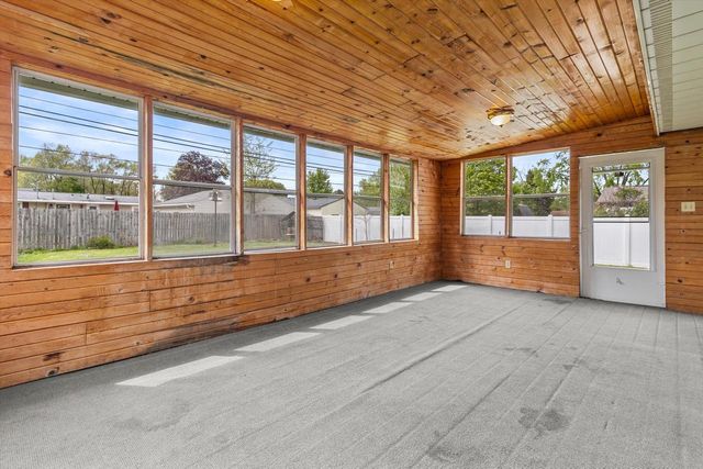 2286 Wood DRIVE, Beloit, WI 53511
