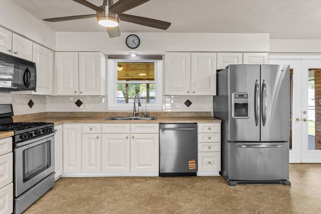 2286 Wood DRIVE, Beloit, WI 53511