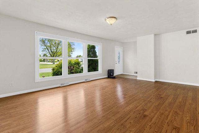 2286 Wood DRIVE, Beloit, WI 53511