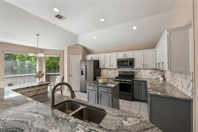 8008 Tonkinese DR, Round Rock, TX 78681