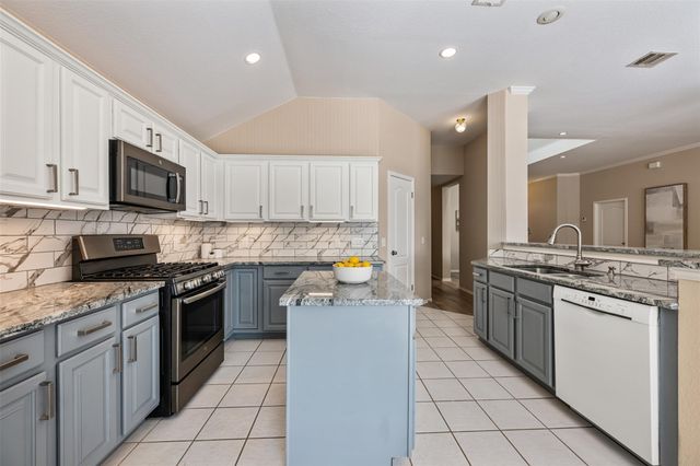 8008 Tonkinese DR, Round Rock, TX 78681