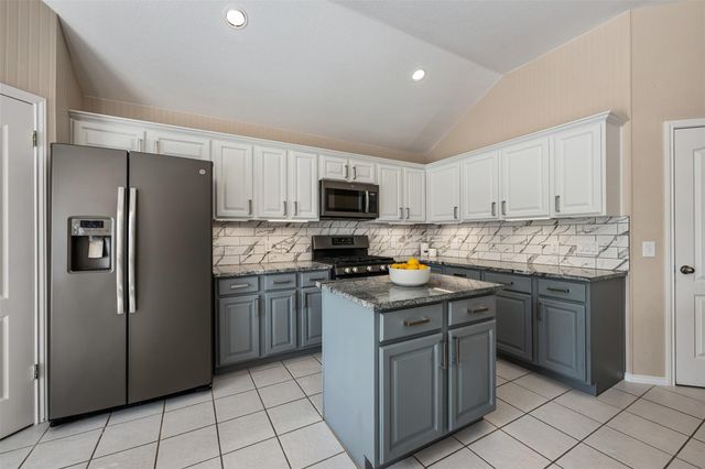 8008 Tonkinese DR, Round Rock, TX 78681