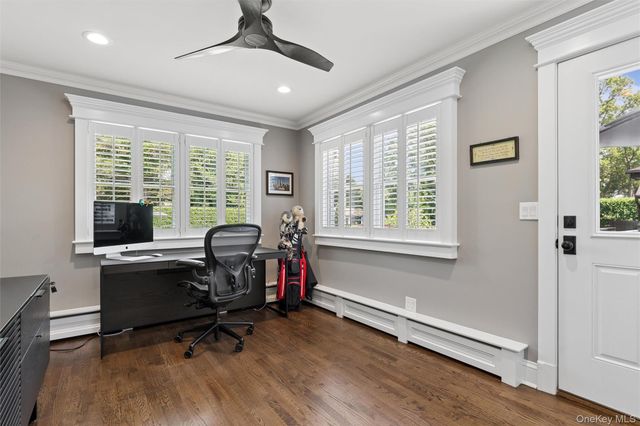 7 King Arthurs Court, Saint James, NY 11780