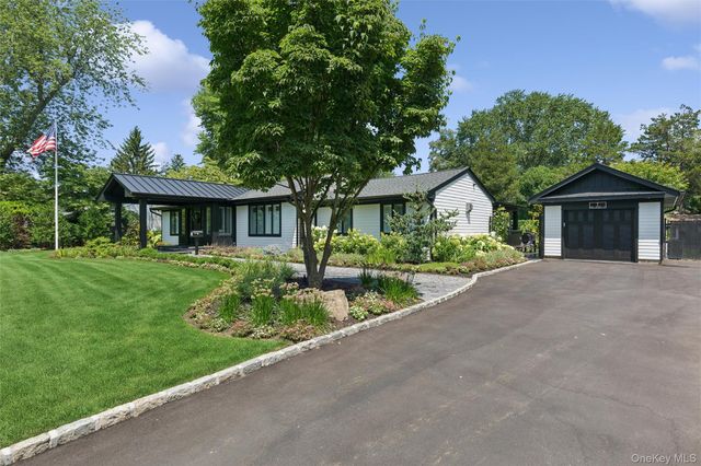 7 King Arthurs Court, Saint James, NY 11780