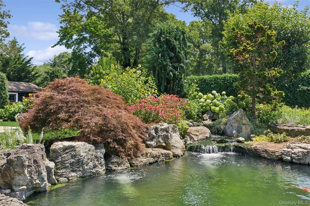 7 King Arthurs Court, Saint James, NY 11780