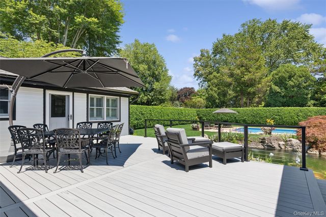 7 King Arthurs Court, Saint James, NY 11780