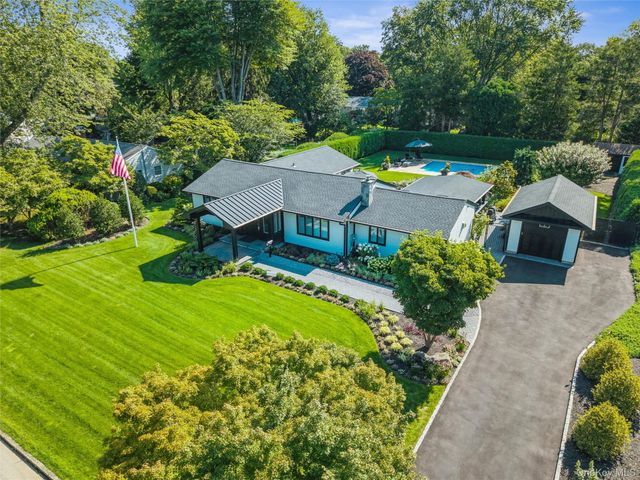 7 King Arthurs Court, Saint James, NY 11780