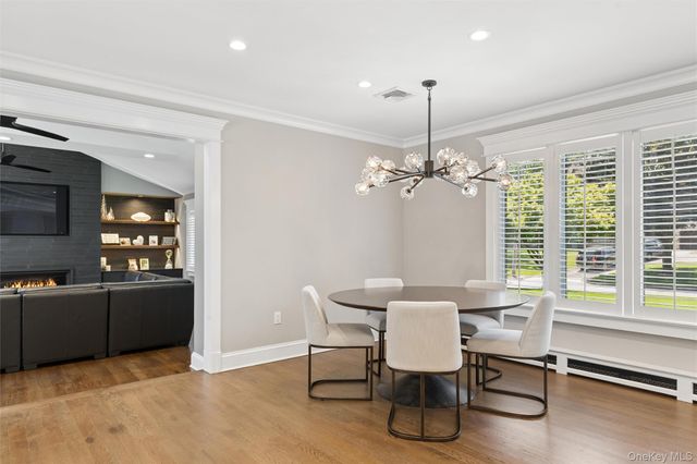 7 King Arthurs Court, Saint James, NY 11780