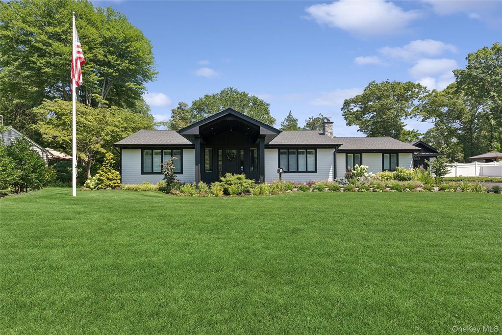 7 King Arthurs Court, Saint James, NY 11780 — photo 2