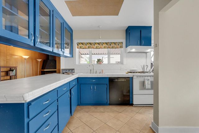 1320 Holly Dr, Tracy, CA 95376