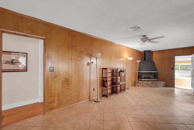 1320 Holly Dr, Tracy, CA 95376