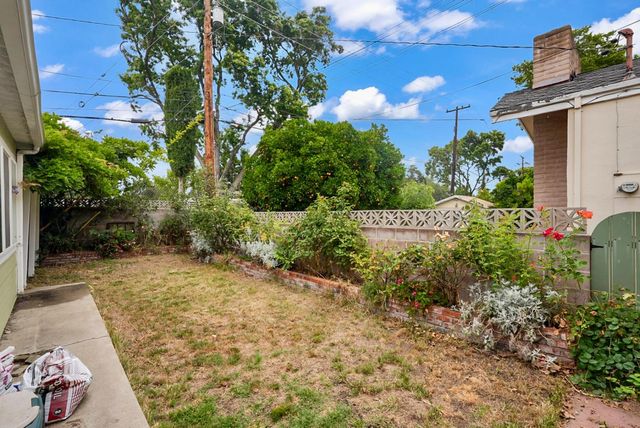 1320 Holly Dr, Tracy, CA 95376