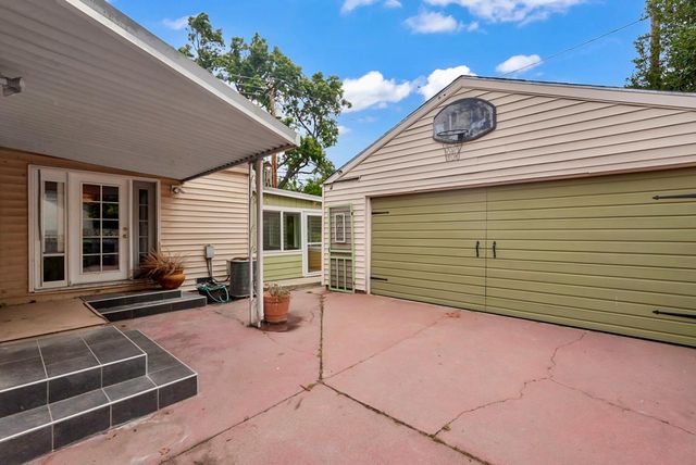 1320 Holly Dr, Tracy, CA 95376